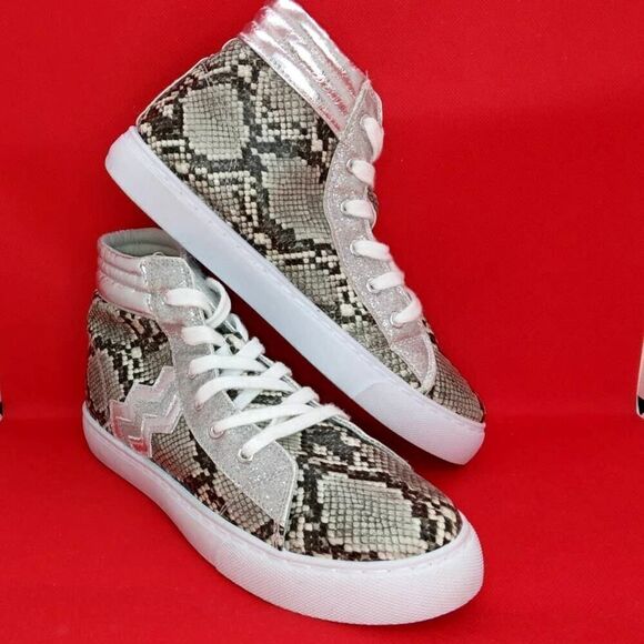 Forever 21 Womens NEW Designer Snake Skin High Top Sneakers - sz. 7 1/2 - Picture 1 of 6